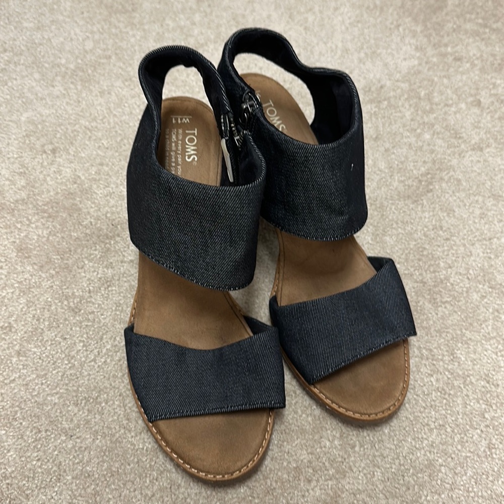 Tom’s sandals size 11